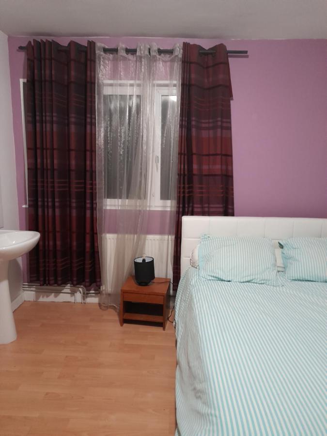 Chambre Privee Dans Une Maison Individuelle Ronchin Exteriér fotografie